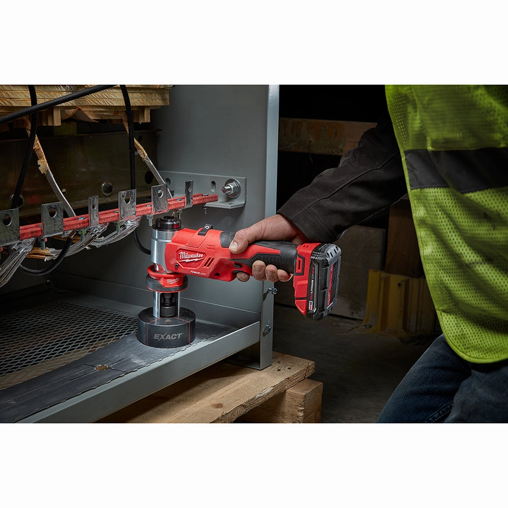 Milwaukee 2677-23FG M18 18V 6 Ton Knockout 1/2" - 4" Bundle w/ Quick Connect